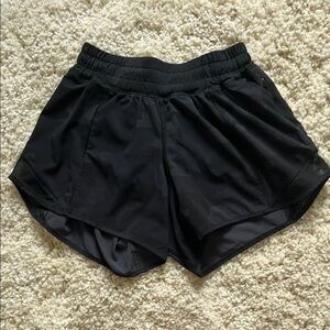 LULULEMON Black Camo 4 inch
Hotty Hot Shorts Size 2